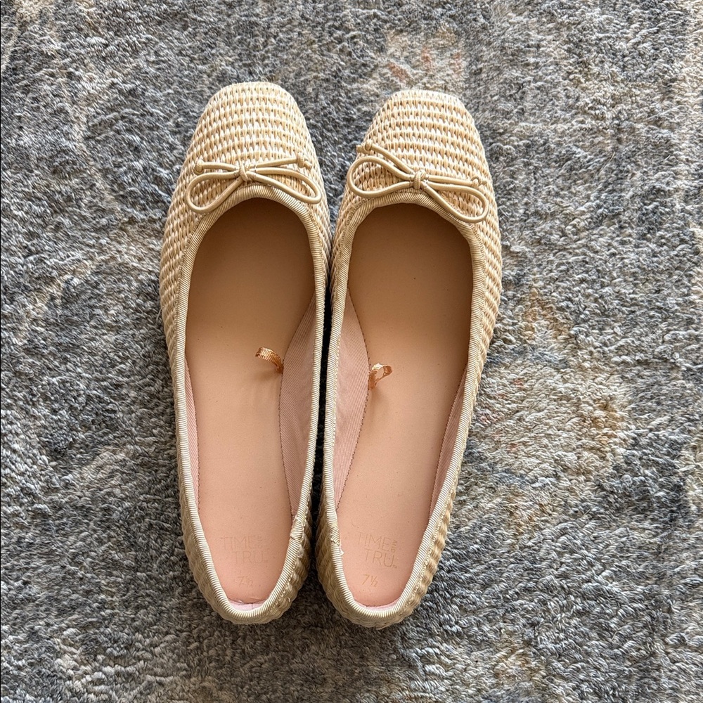 Time and Tru Tan Woven flats. 7.5 NWOT